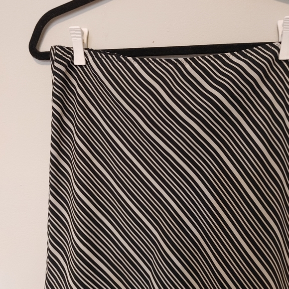 ZARA Black and White Diagonal Striped Skirt (Size 8) - Picture 2 of 5
